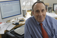 Laurence Kotlikoff: Amerika dluží 222 tisíce miliard USD